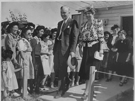 First Lady Elanor Roosevelt visits the Gila River Camps. [Maricopa Historical Society]